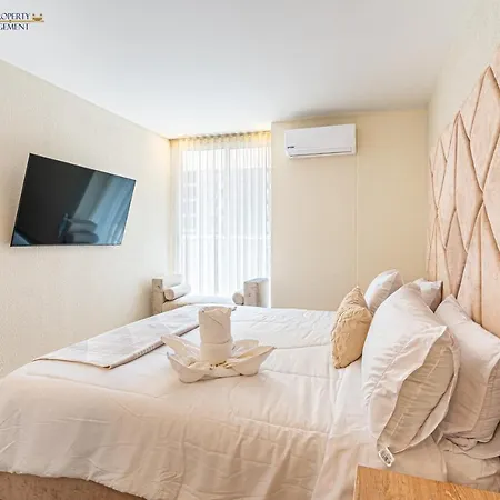 Dominique Cartagena, Beautiful 2 Bedroom With Private Jacuzzi