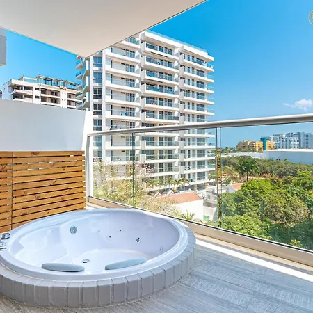 Dominique Cartagena, Beautiful 2 Bedroom With Private Jacuzzi Apartment